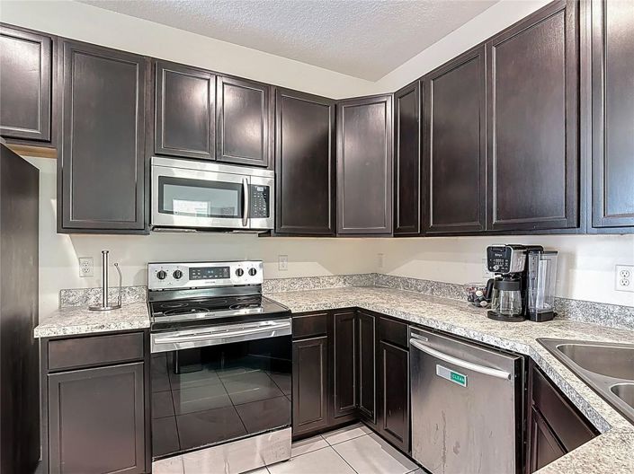 Image No.6-5 Bed House for sale