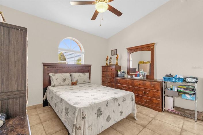 Image No.16-3 Bed House for sale