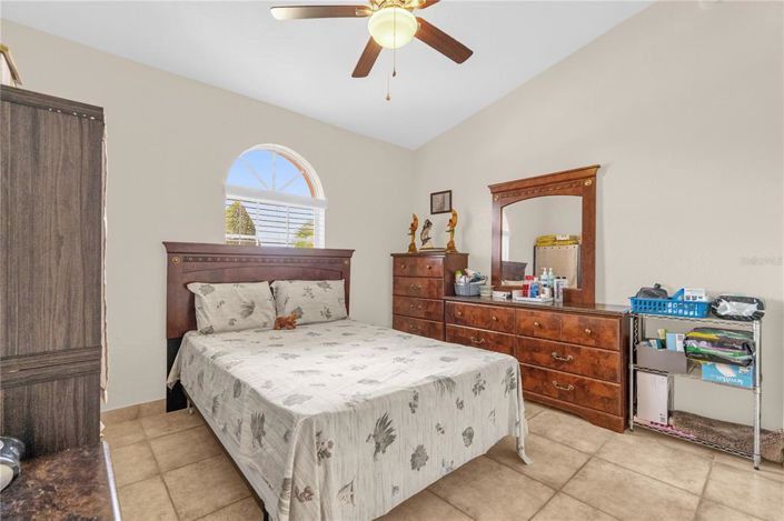 Image No.15-3 Bed House for sale