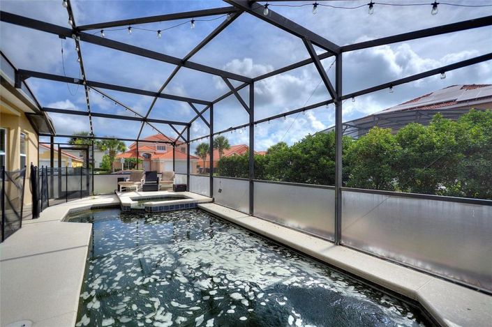 Image No.8-5 Bed House for sale