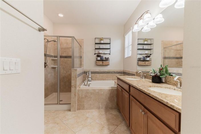 Image No.18-4 Bed House for sale