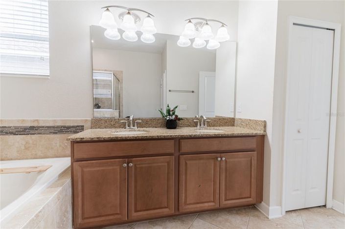 Image No.19-4 Bed House for sale