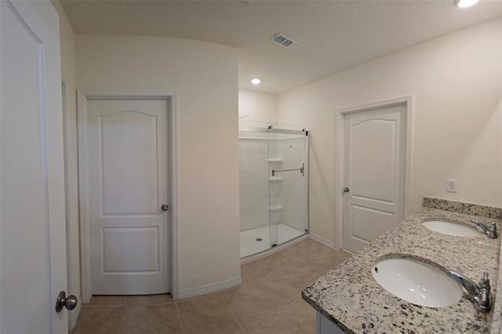 Image No.32-5 Bed Property for sale