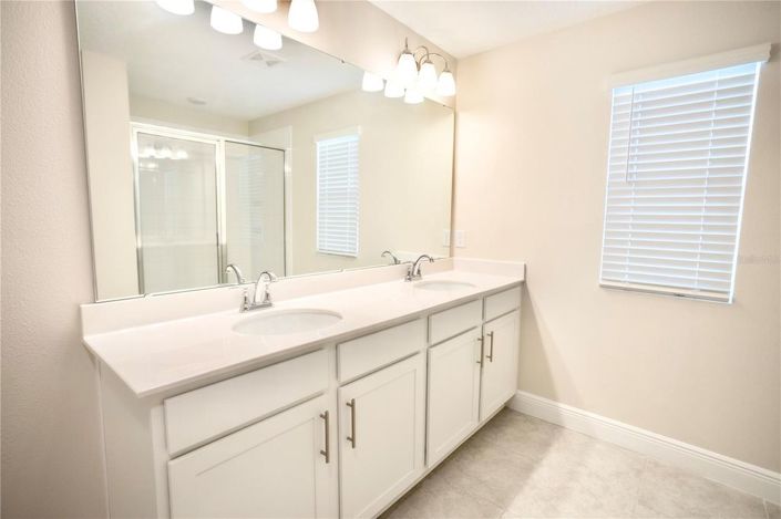 Image No.17-5 Bed House for sale