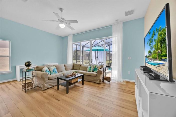 Image No.17-5 Bed House for sale