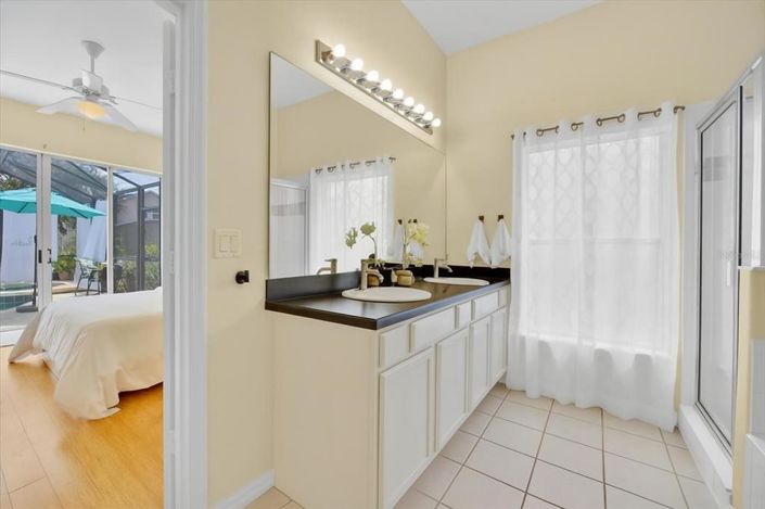 Image No.40-5 Bed House for sale