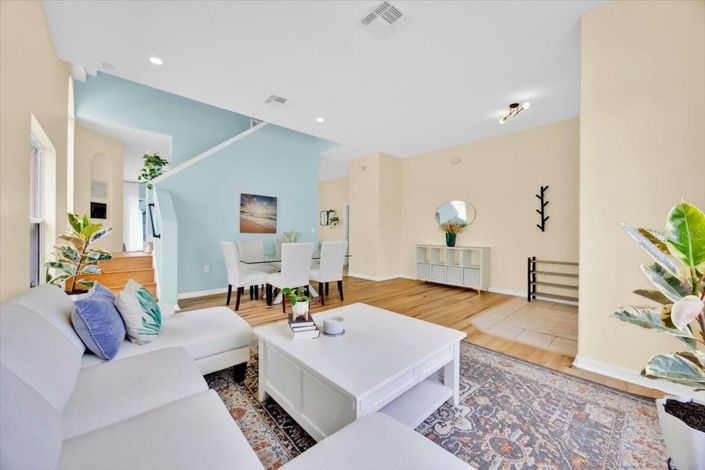 Image No.7-5 Bed House for sale