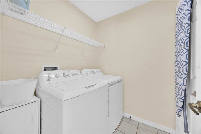 Image No.8-5 Bed House for sale