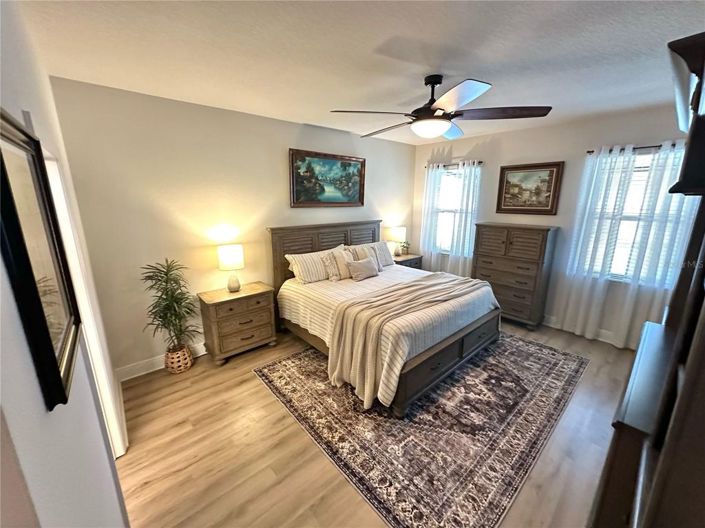 Image No.15-4 Bed House for sale