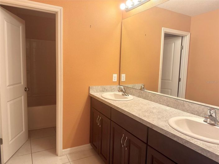 Image No.17-5 Bed House for sale