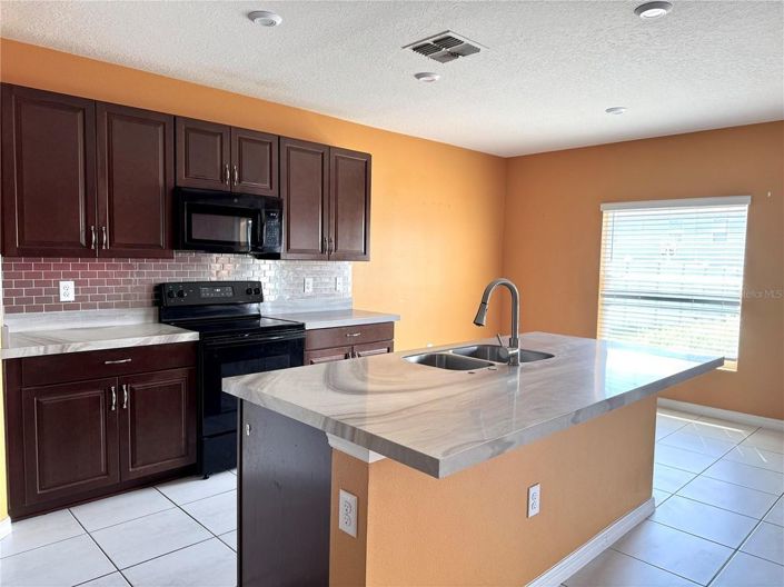 Image No.8-5 Bed House for sale