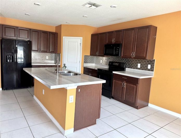 Image No.9-5 Bed House for sale