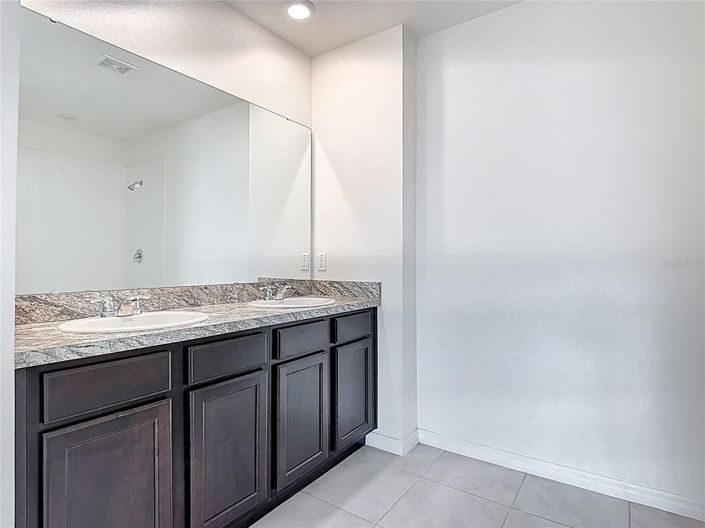 Image No.11-5 Bed House for sale