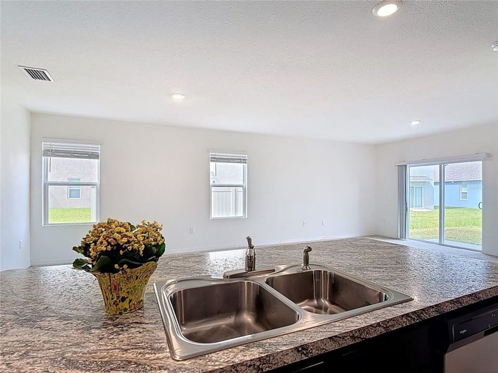 Image No.7-5 Bed House for sale