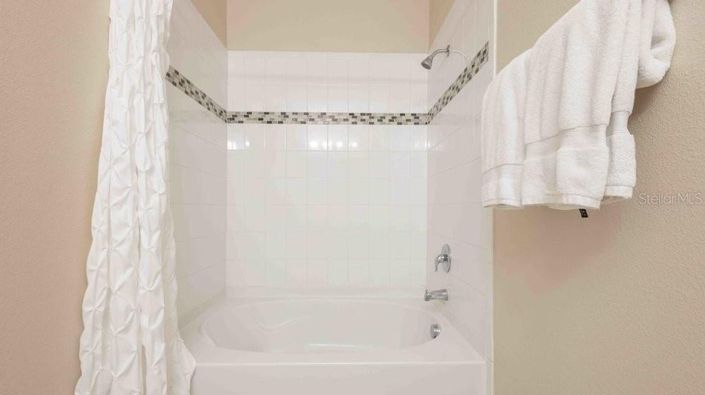 Image No.17-6 Bed House for sale