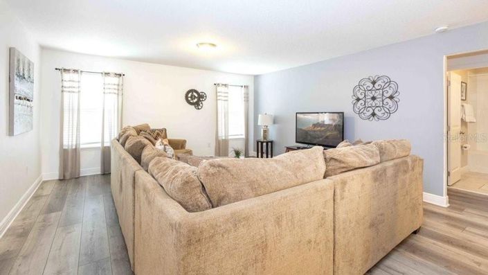 Image No.18-6 Bed House for sale