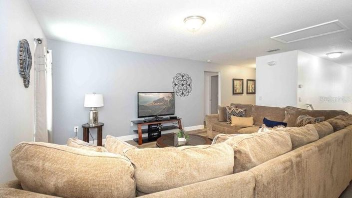 Image No.19-6 Bed House for sale