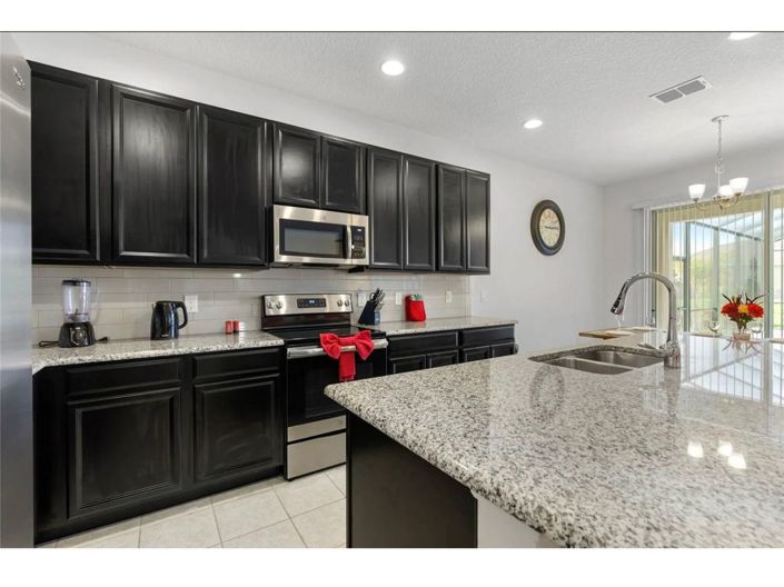 Image No.17-6 Bed House for sale