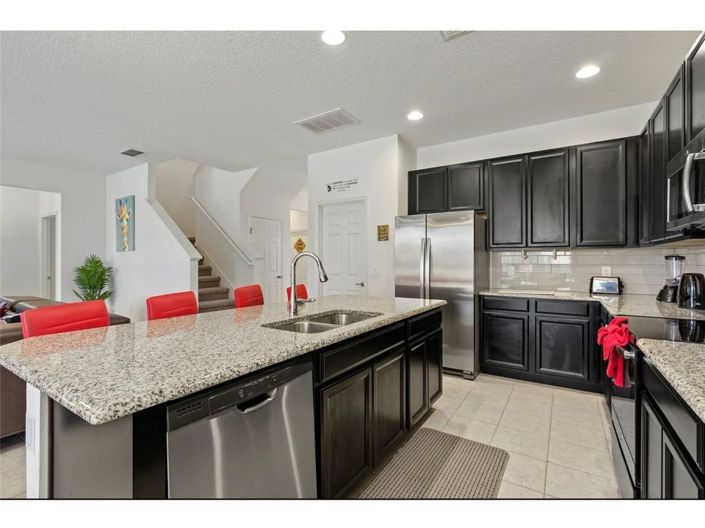 Image No.18-6 Bed House for sale