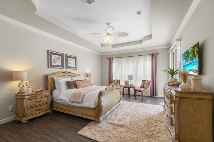 Image No.24-6 Bed House for sale