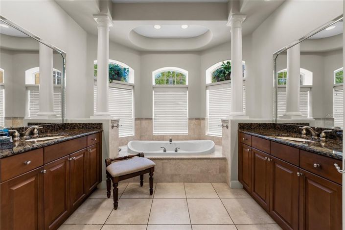 Image No.26-6 Bed House for sale