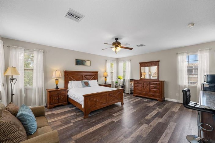 Image No.30-6 Bed House for sale