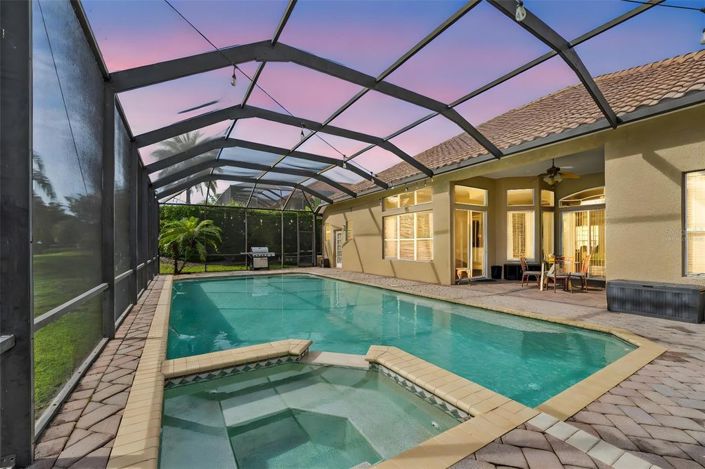 Image No.6-6 Bed House for sale