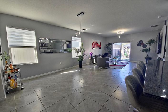 Image No.11-5 Bed House for sale