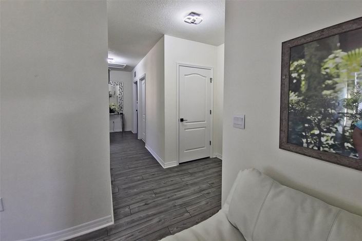 Image No.17-5 Bed House for sale