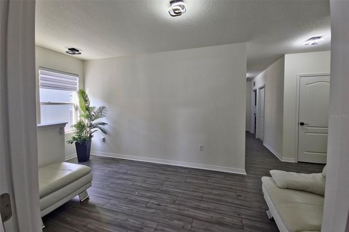 Image No.18-5 Bed House for sale