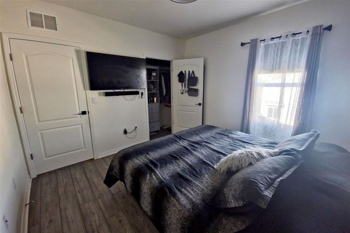 Image No.25-5 Bed House for sale