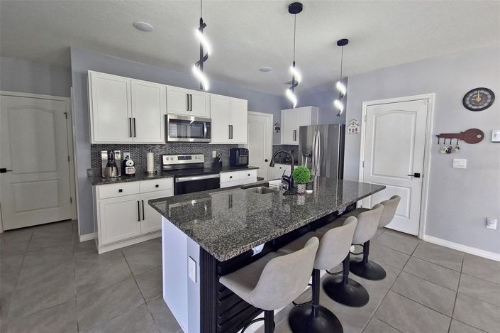 Image No.6-5 Bed House for sale