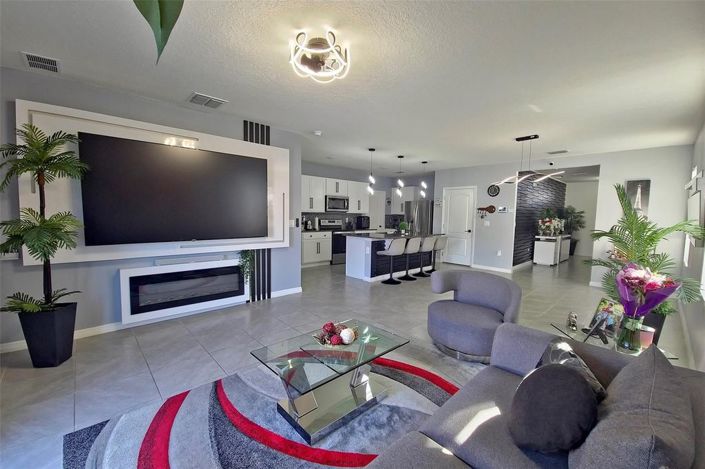 Image No.8-5 Bed House for sale