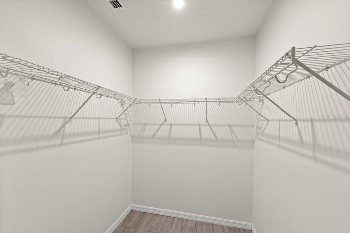 Image No.18-4 Bed House for sale