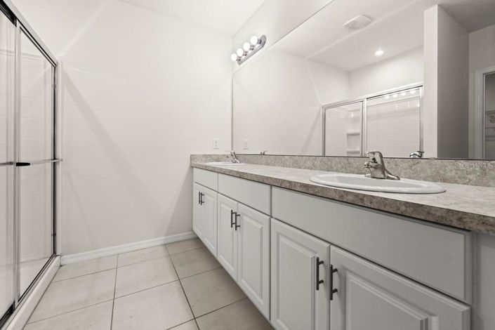 Image No.21-4 Bed House for sale