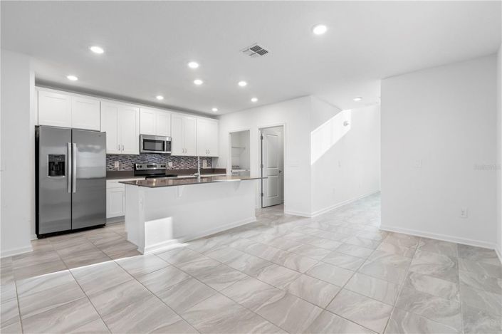 Image No.7-5 Bed House for sale