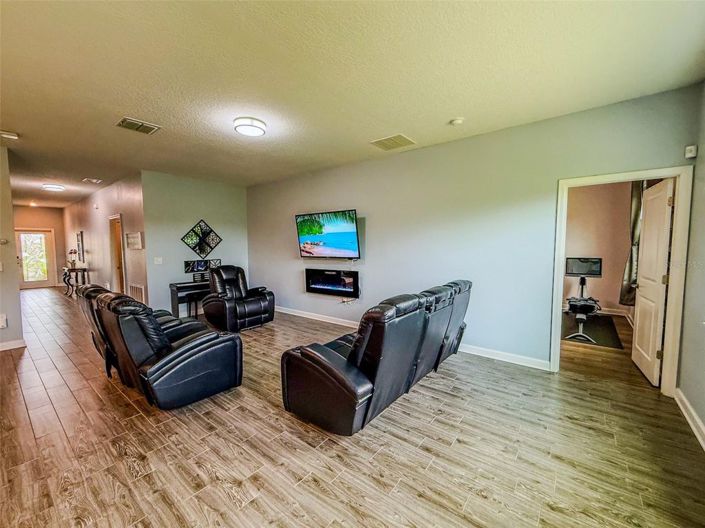 Image No.33-4 Bed House for sale