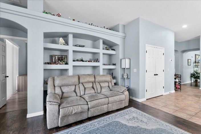 Image No.12-6 Bed House for sale