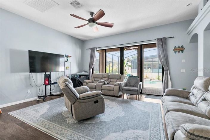 Image No.13-6 Bed House for sale