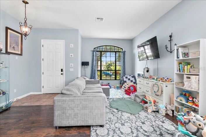 Image No.5-6 Bed House for sale