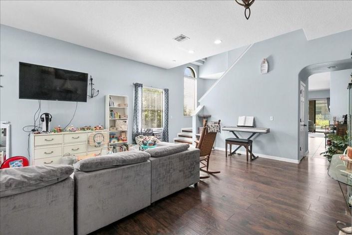 Image No.6-6 Bed House for sale