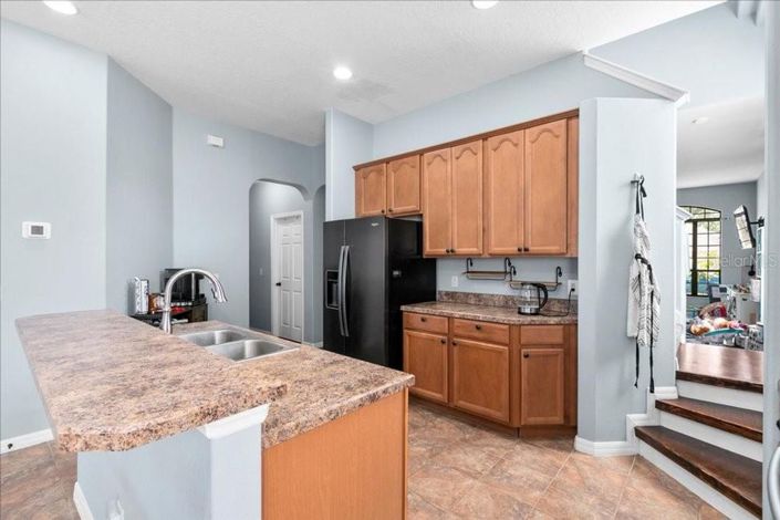 Image No.8-6 Bed House for sale