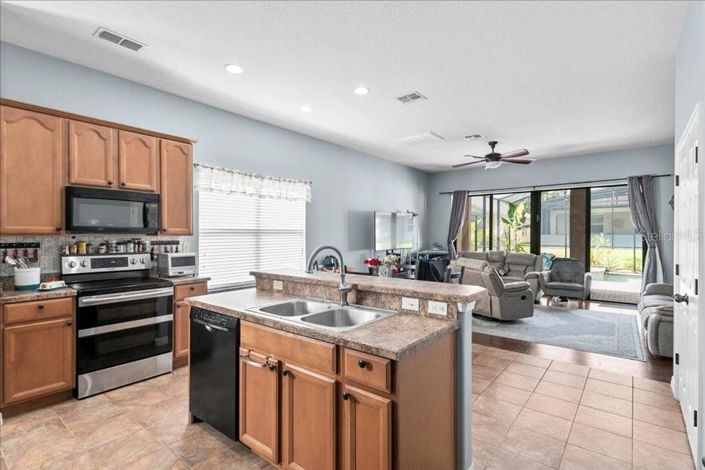 Image No.9-6 Bed House for sale