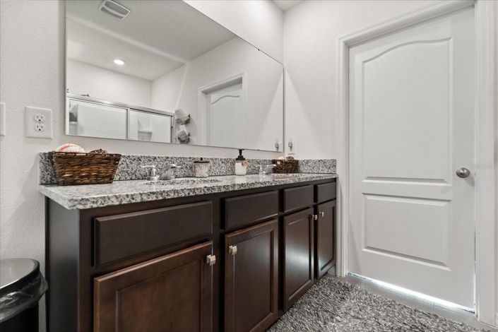 Image No.18-5 Bed House for sale