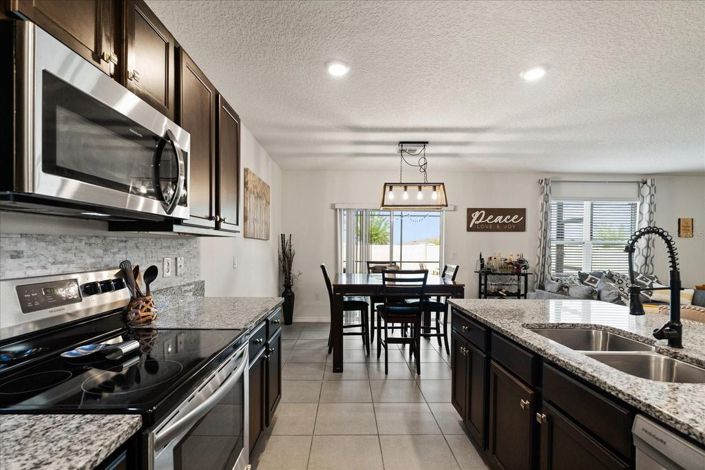 Image No.9-5 Bed House for sale