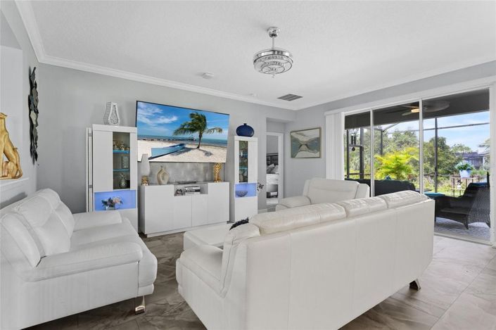 Image No.15-4 Bed House for sale