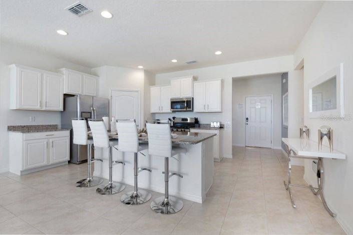 Image No.8-5 Bed House for sale