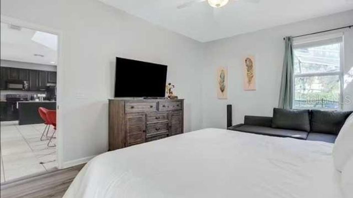 Image No.18-6 Bed House for sale