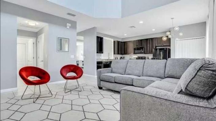 Image No.8-6 Bed House for sale