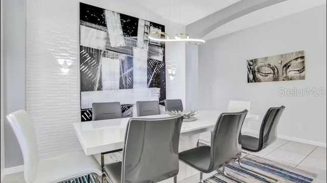 Image No.8-6 Bed House for sale